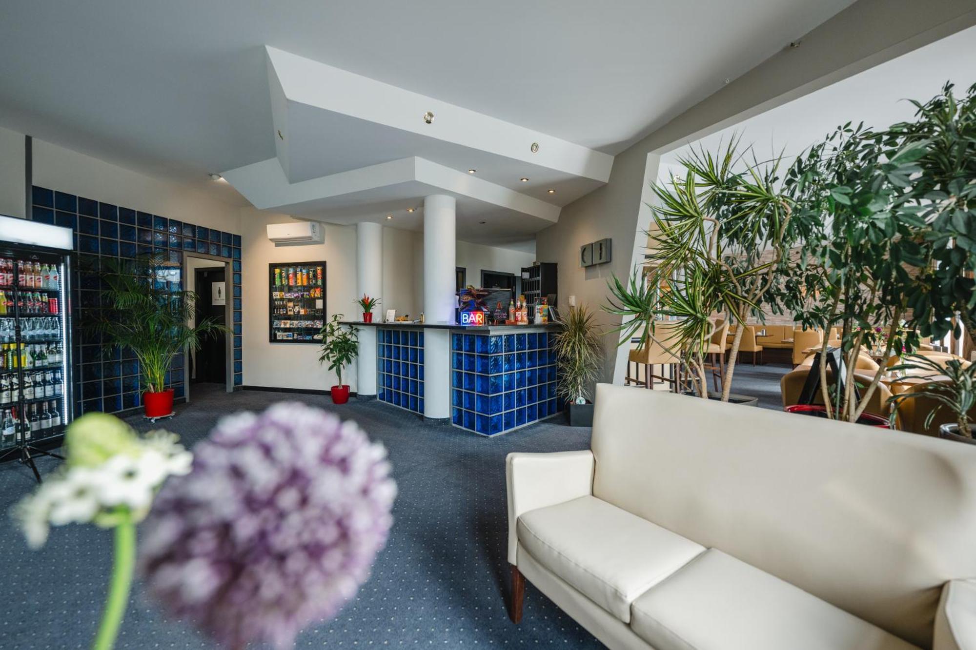Hotel Mirage ดุยส์บูร์ก ภายนอก รูปภาพ