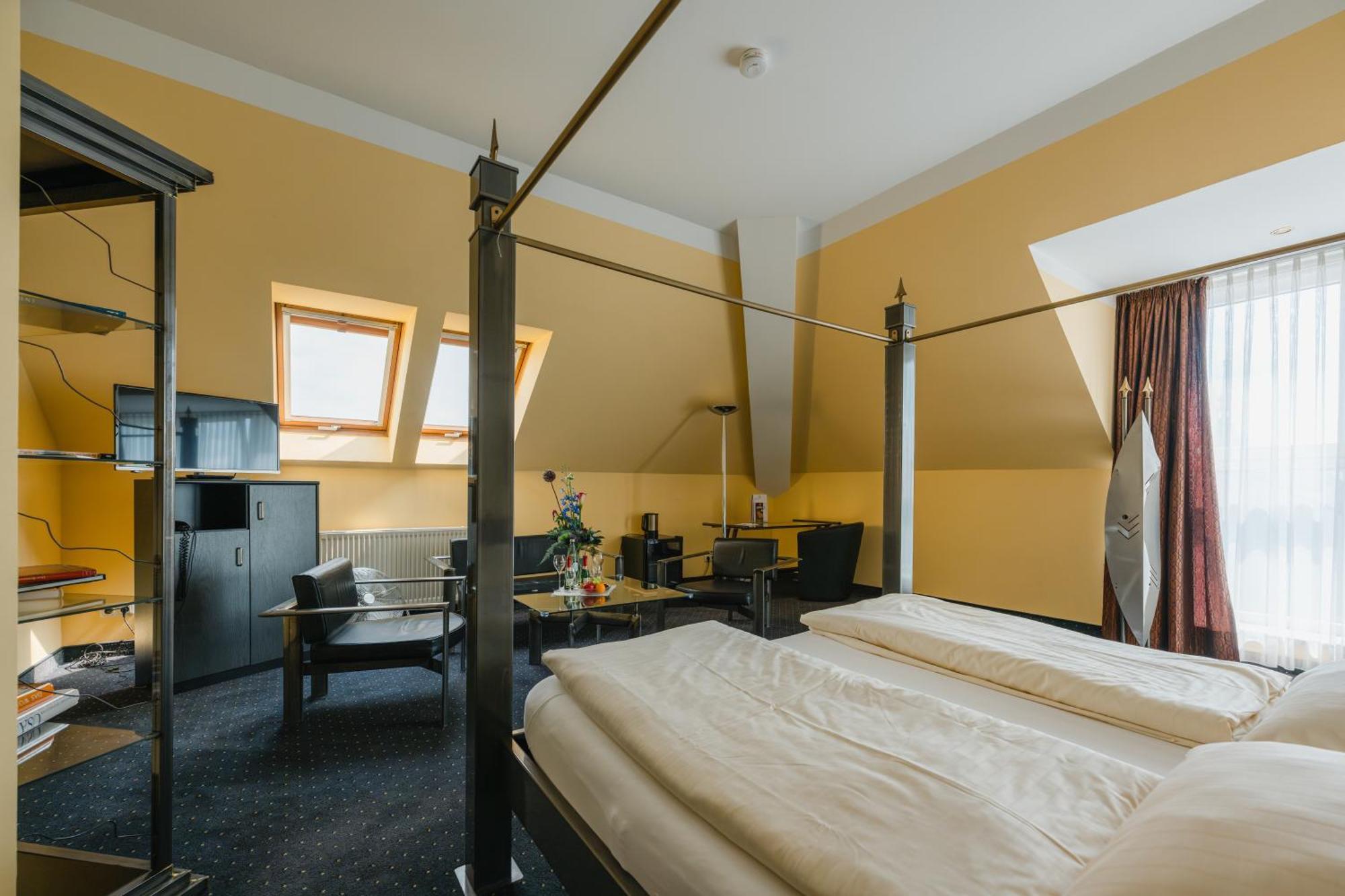 Hotel Mirage ดุยส์บูร์ก ภายนอก รูปภาพ