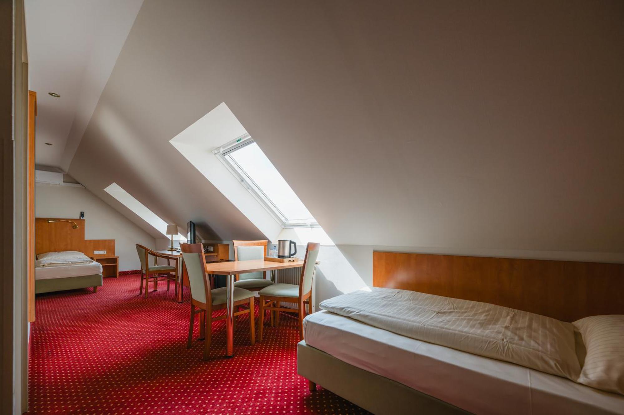 Hotel Mirage ดุยส์บูร์ก ภายนอก รูปภาพ