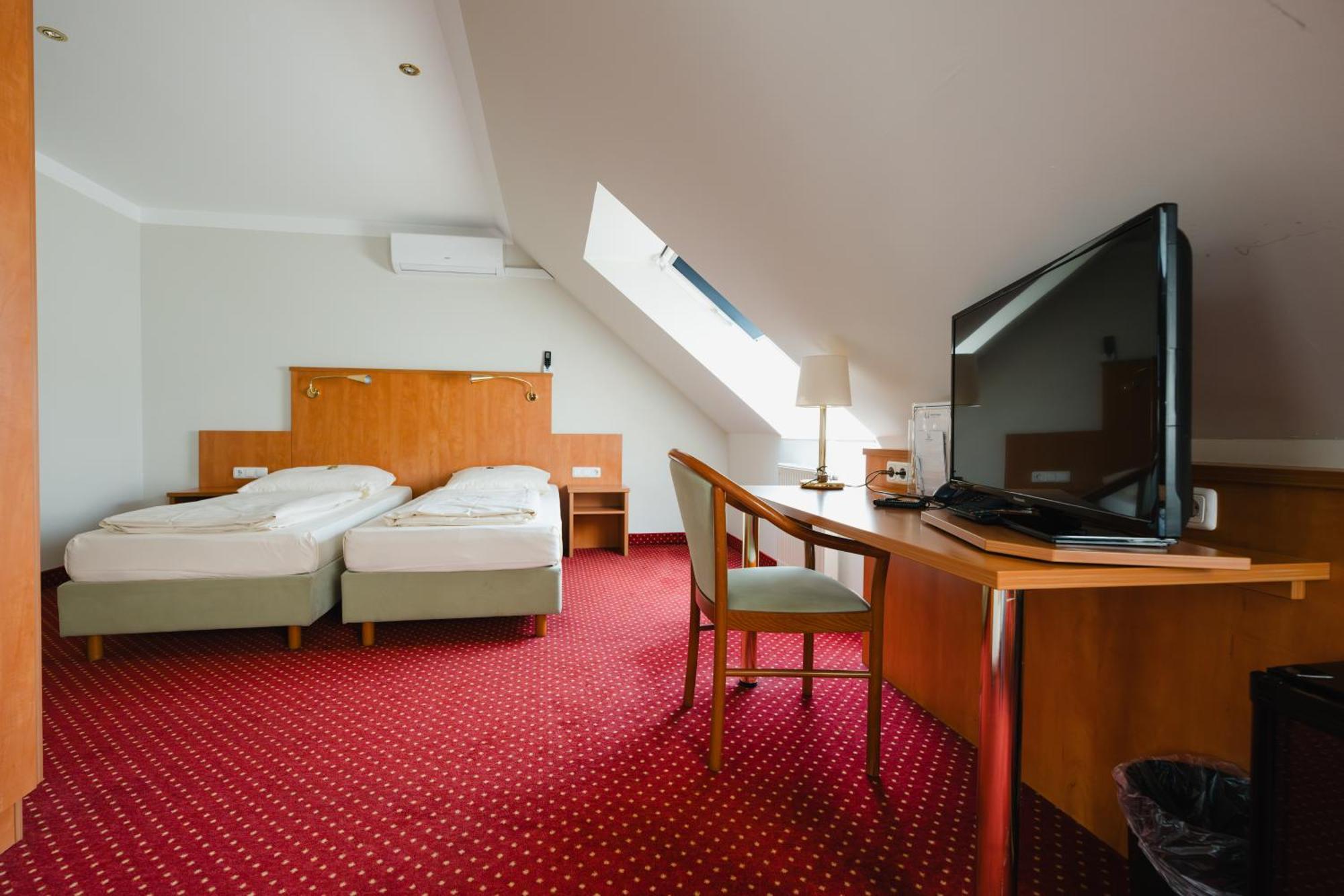 Hotel Mirage ดุยส์บูร์ก ภายนอก รูปภาพ