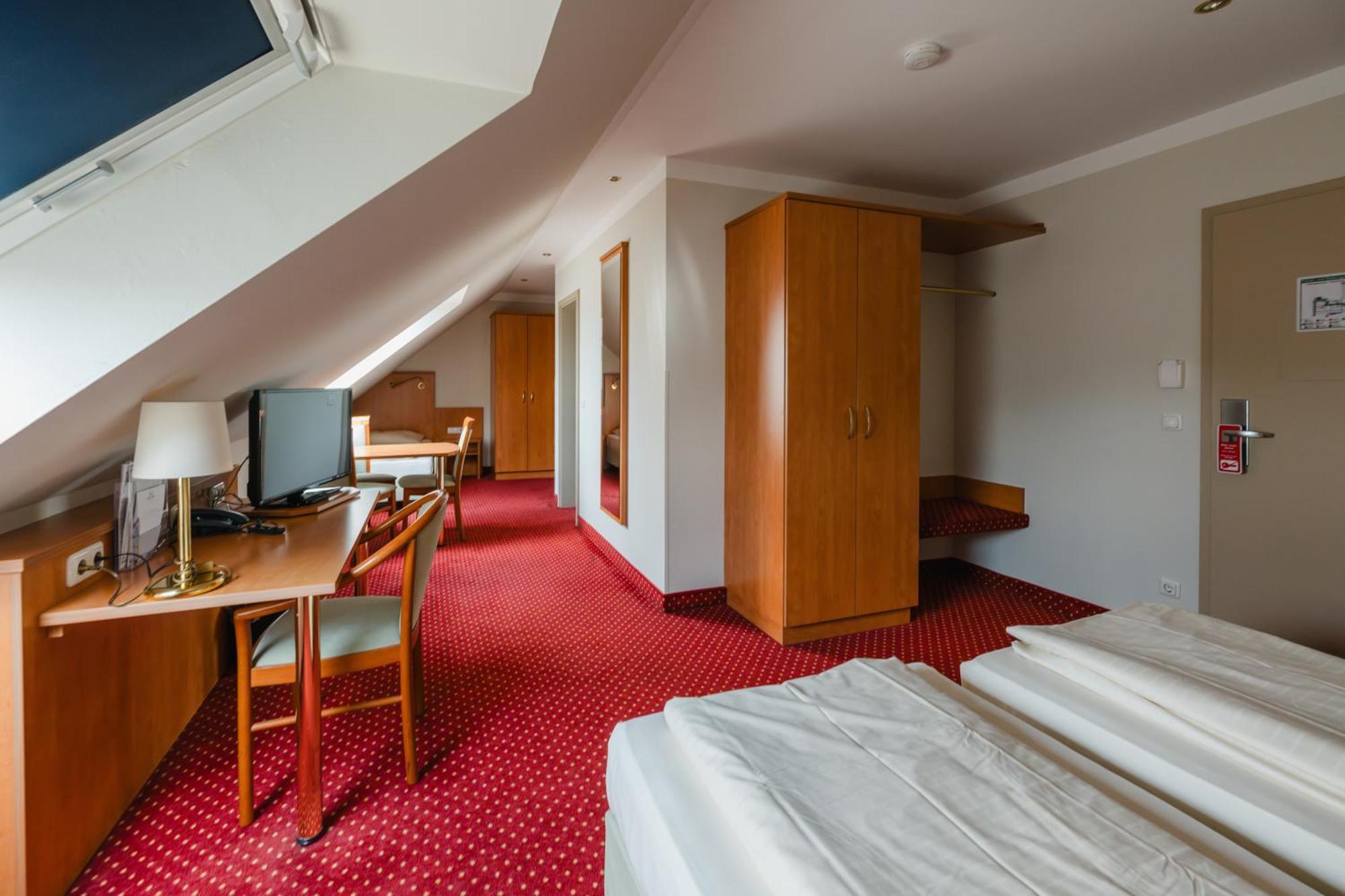 Hotel Mirage ดุยส์บูร์ก ภายนอก รูปภาพ