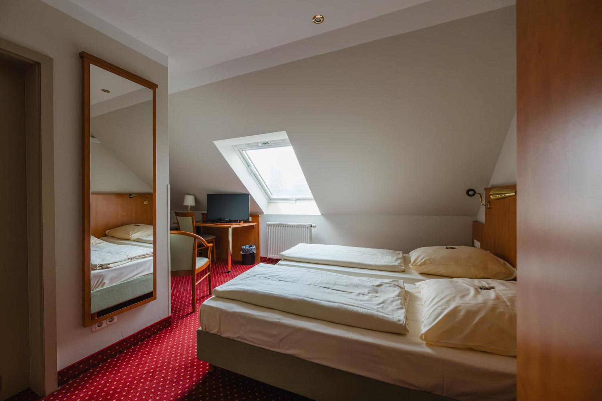 Hotel Mirage ดุยส์บูร์ก ภายนอก รูปภาพ