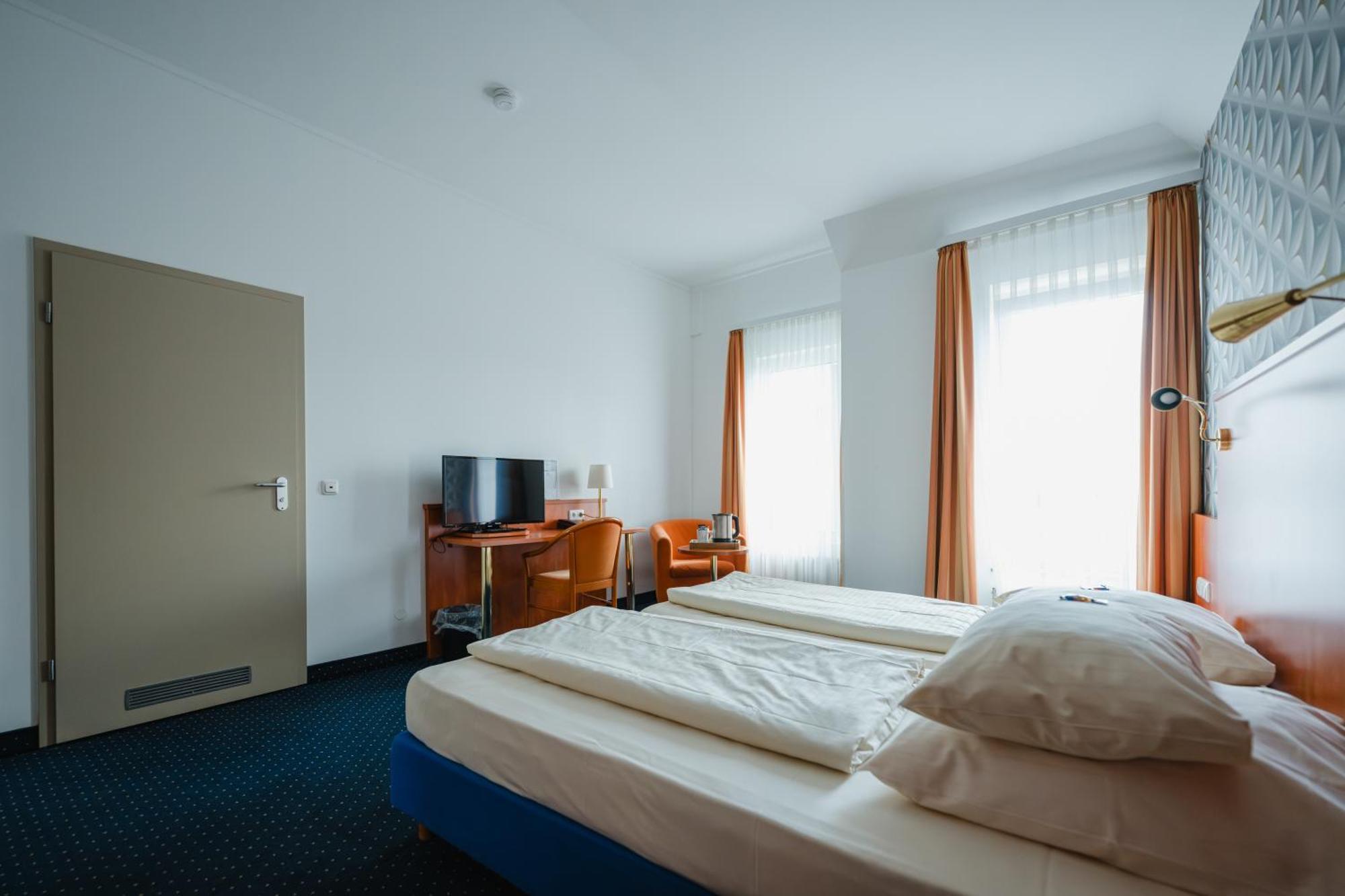 Hotel Mirage ดุยส์บูร์ก ภายนอก รูปภาพ