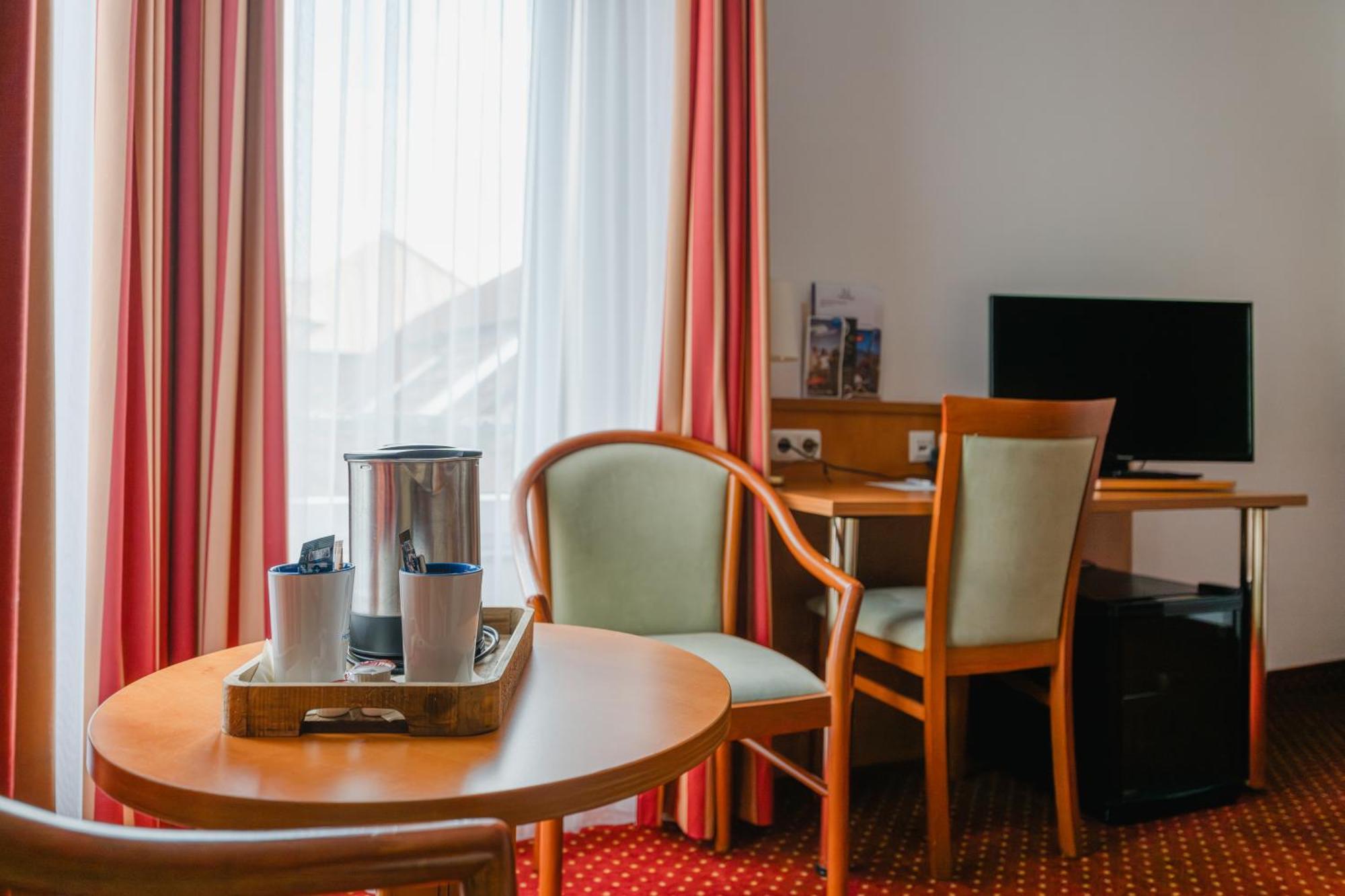 Hotel Mirage ดุยส์บูร์ก ภายนอก รูปภาพ