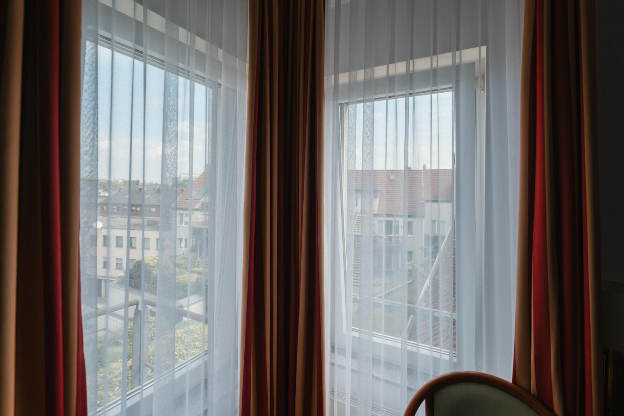 Hotel Mirage ดุยส์บูร์ก ภายนอก รูปภาพ