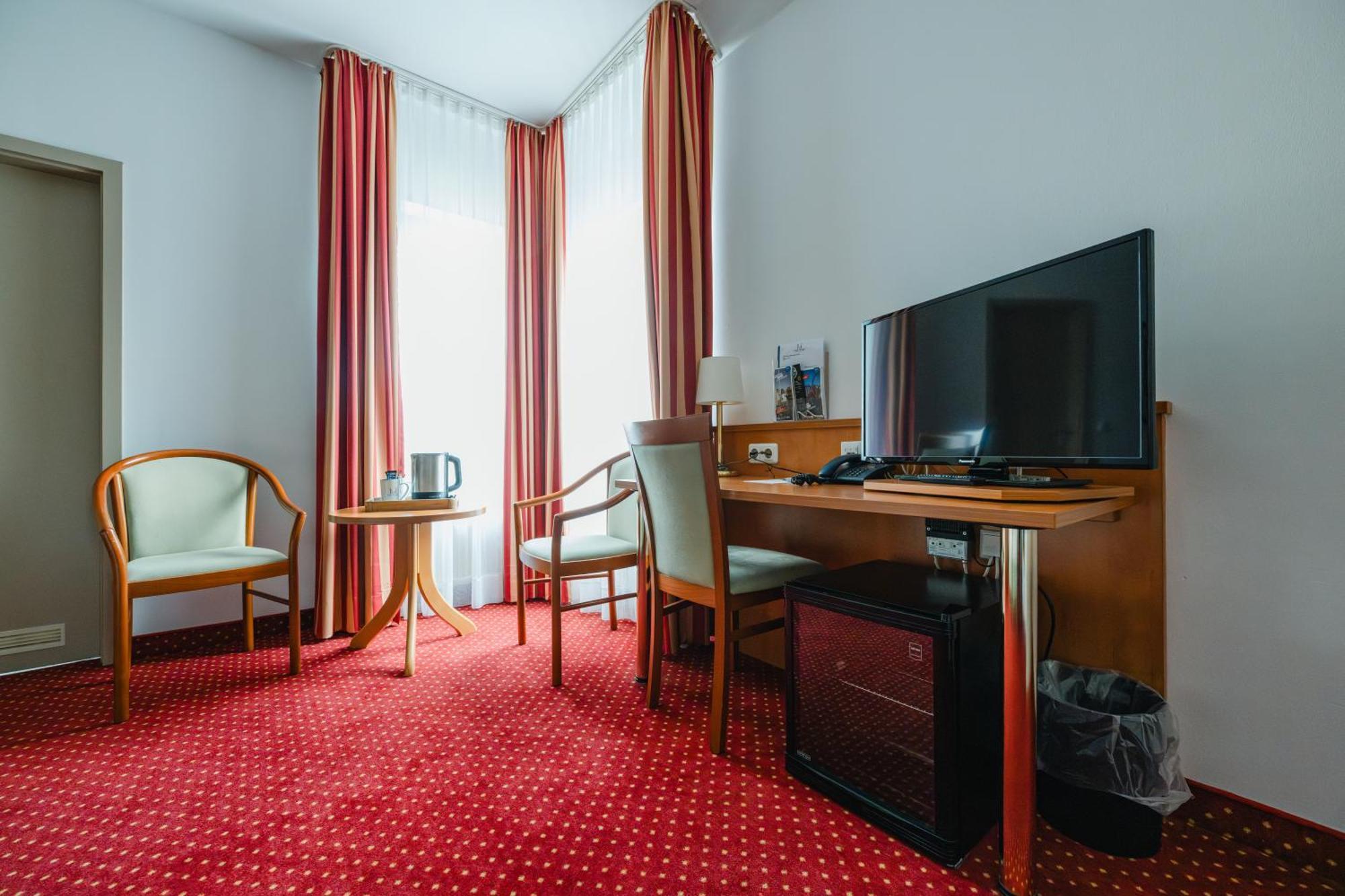 Hotel Mirage ดุยส์บูร์ก ภายนอก รูปภาพ