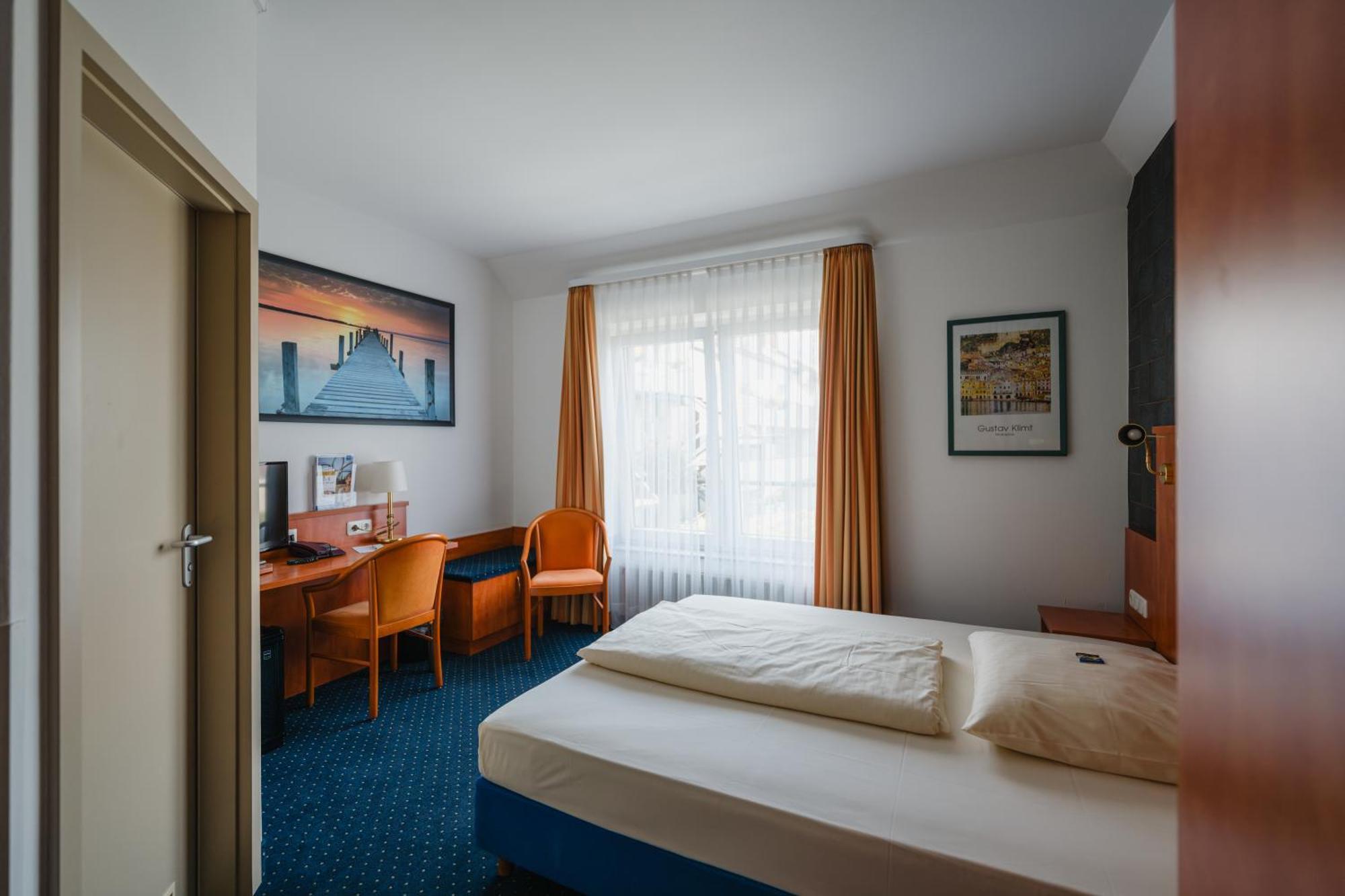 Hotel Mirage ดุยส์บูร์ก ภายนอก รูปภาพ