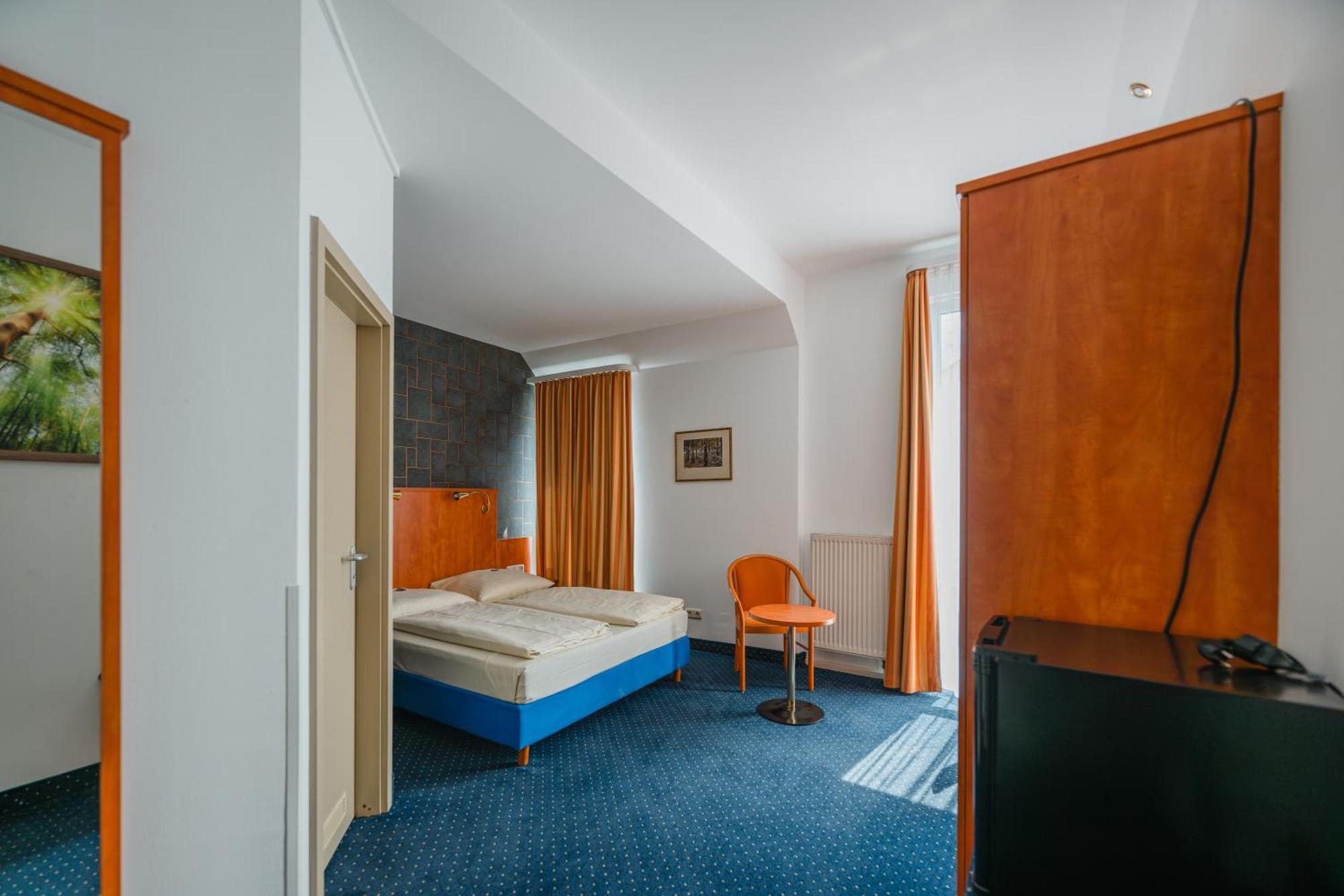 Hotel Mirage ดุยส์บูร์ก ภายนอก รูปภาพ
