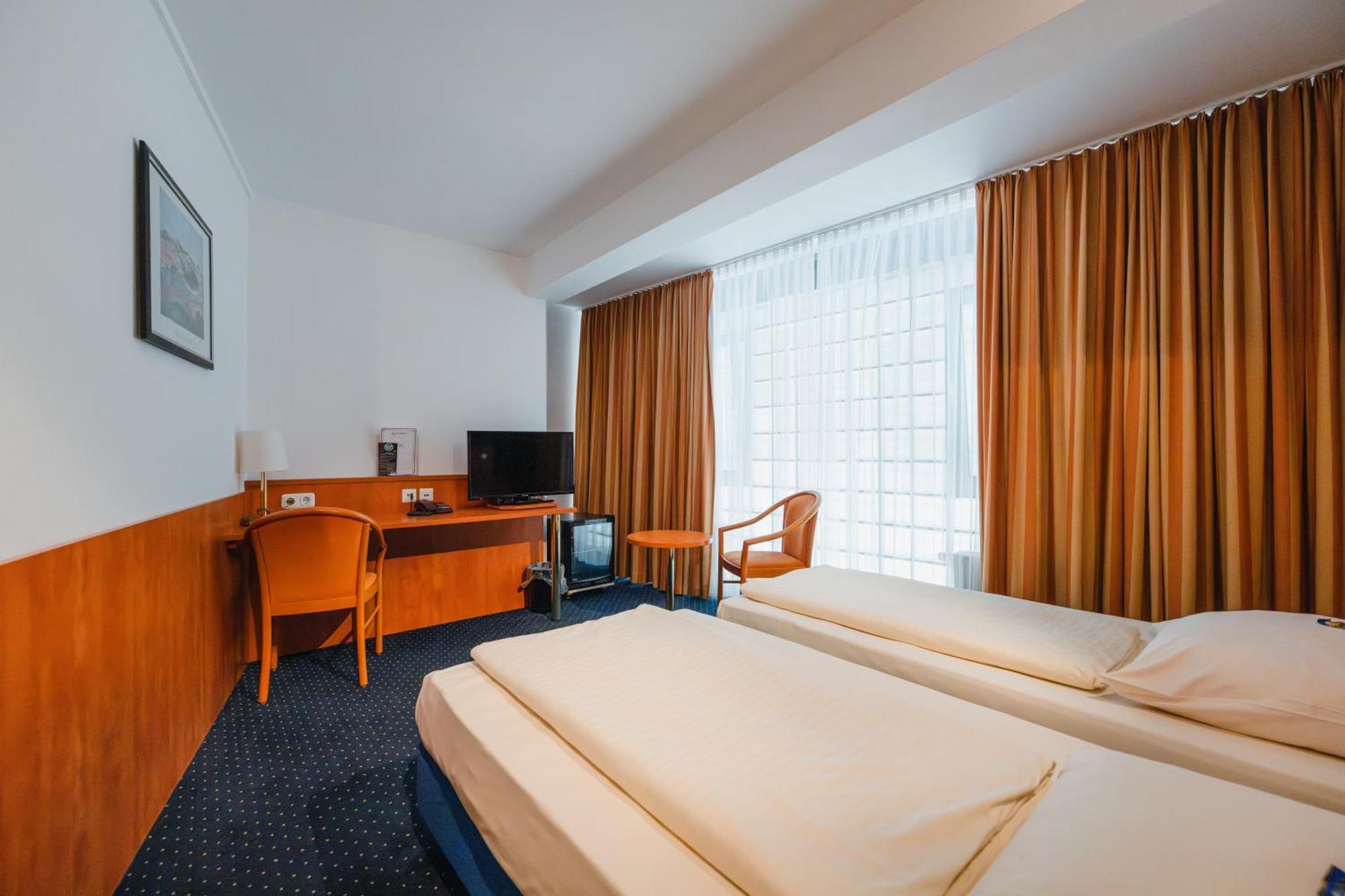 Hotel Mirage ดุยส์บูร์ก ภายนอก รูปภาพ