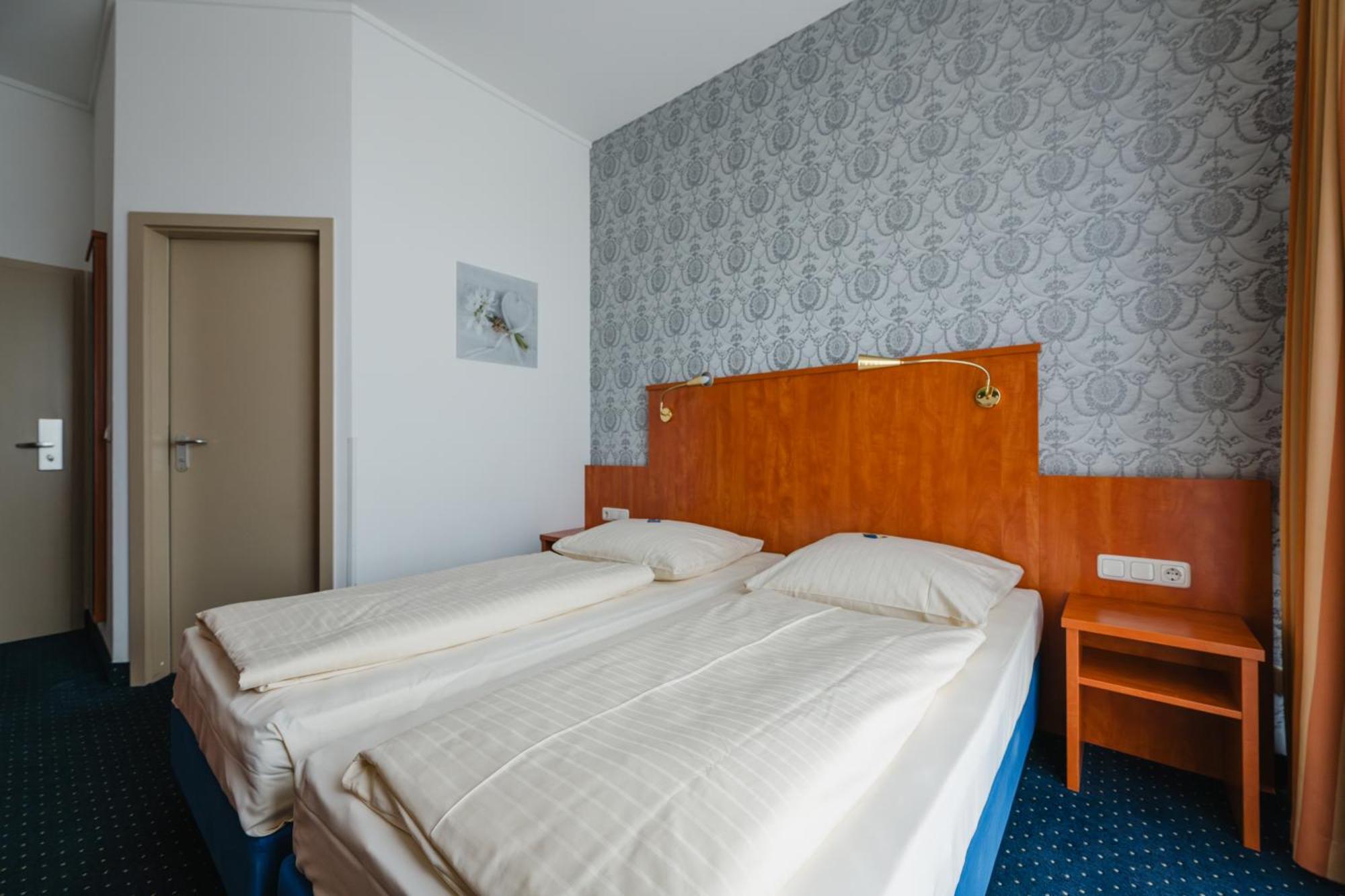 Hotel Mirage ดุยส์บูร์ก ภายนอก รูปภาพ