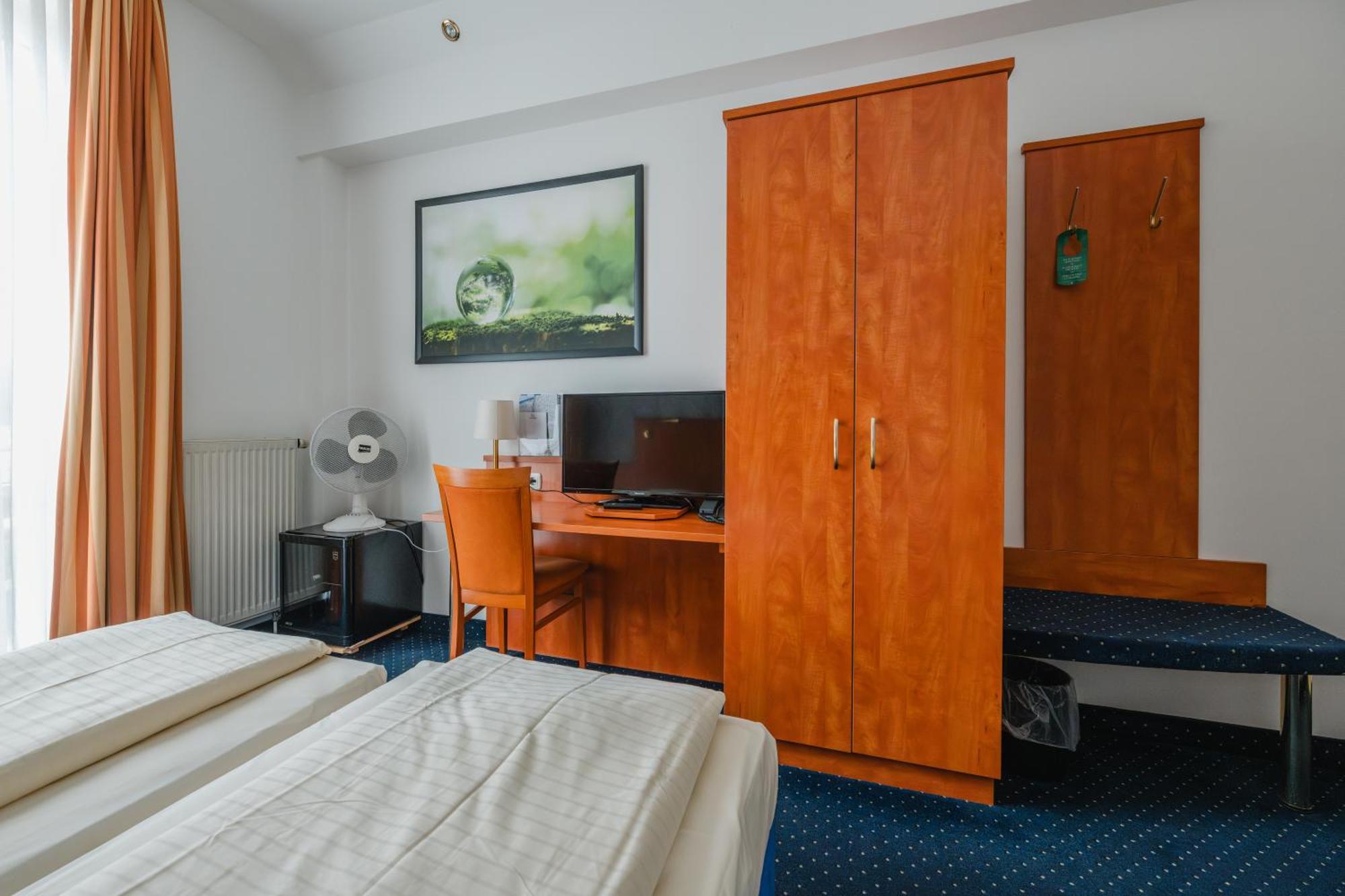 Hotel Mirage ดุยส์บูร์ก ภายนอก รูปภาพ